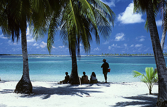 法属玻利尼西亚,土阿莫土岛,岛屿,环礁,海滩,椰树,树,村民