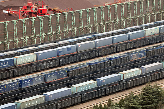 全国沿海港口拖运量第一位,山东港口日照港年度铁路拖运量破亿吨