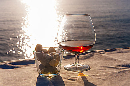 白兰地酒杯,橄榄,日光,桌子,海岸
