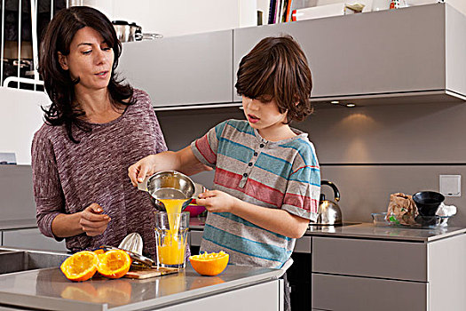 母亲,儿子,制作,橙汁