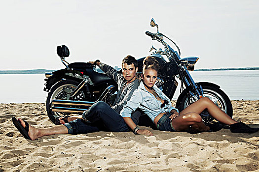 年轻,英俊,男朋友,女朋友,骑手,坐,一起,沙滩,海滩,美女,摩托车,旅行