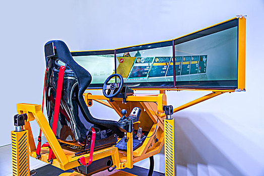 2020重庆汽车展展示的模拟汽车驾驶器