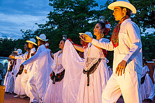 墨西哥,恰帕斯,舞者,娱乐,一堆,中心,一个,晚间
