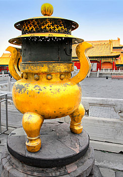北京故宫乾清宫鼎式鎏金香炉