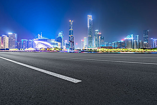 道路路面和广州城市建筑天际线