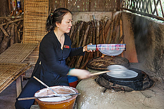 越南,胡志明市,古芝地道,糯米纸,制作