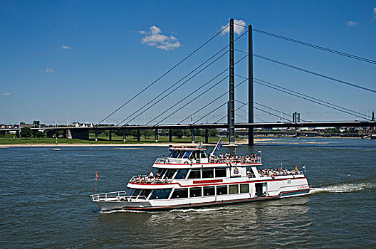 客船,莱茵河,河,靠近,桥,北莱茵-威斯特伐利亚,德国,欧洲