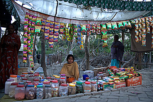 女孩,帮助,家庭,跑,小,店,旁侧,道路,库尔纳市,孟加拉,一月,2008年,人,沿岸,区域,背影,场地,生活,荒废