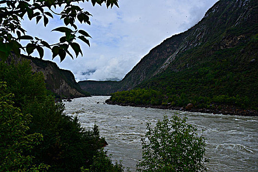 雅鲁藏布大峡谷风景