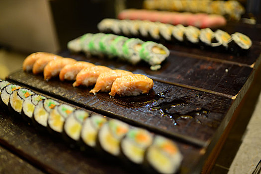 餐厅自制餐的日本传统美食寿司