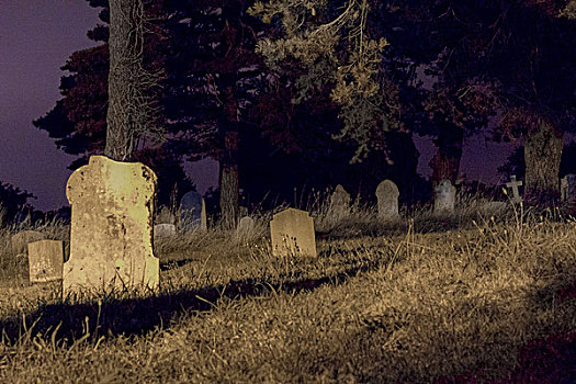 墓地晚上图片图片