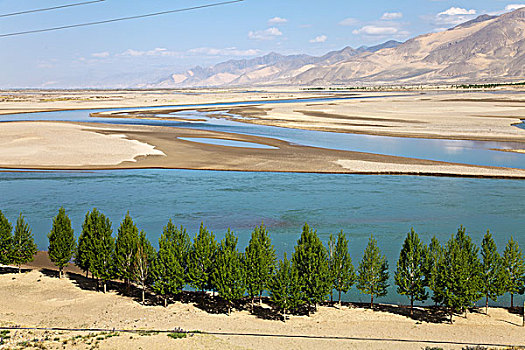西藏,日额则,雅鲁藏布江河谷