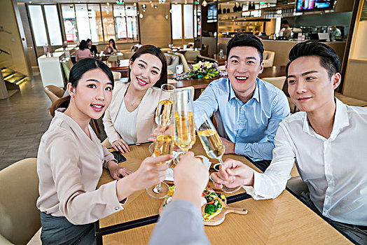 商務人士聚餐