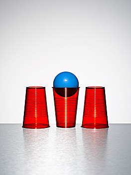 蓝色,球,三个,红色,杯子