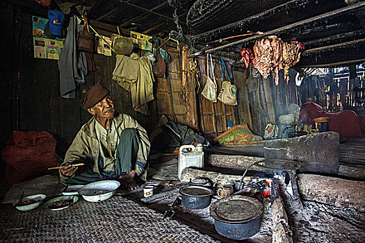 男人,部落,食物,烹调,区域,山村,靠近,钳,金三角,缅甸,亚洲