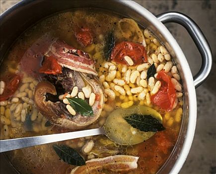 煲豆,熏肉,西红柿,意大利