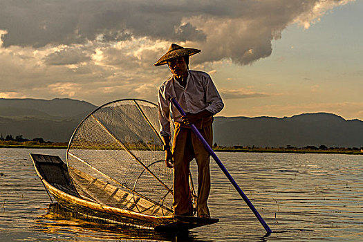 渔民,工作,腿,划船,茵莱湖,缅甸