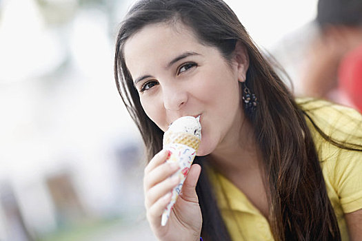 肖像,女青年,吃,冰淇淋