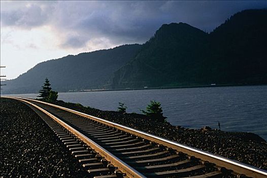 铁轨,哥伦比亚河峡谷,俄勒冈,美国