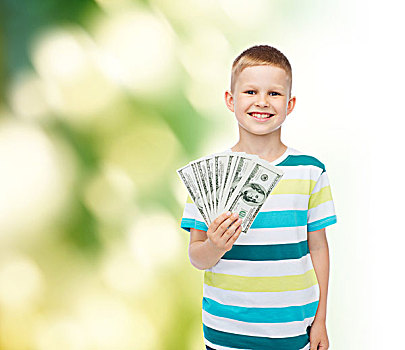 金融,计划,孩子,环境,概念,微笑,男孩,拿着,美元,钱,给,绿色背景
