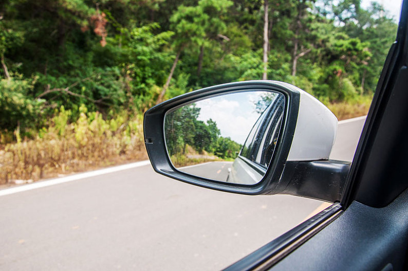 汽车左后视镜特写_高清图片_全景视觉