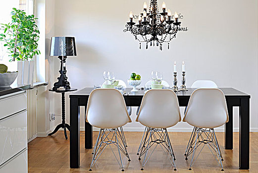 经典,椅子,白色,壳,座椅,金属,黑色,餐桌,仰视,吊灯,现代,餐厅