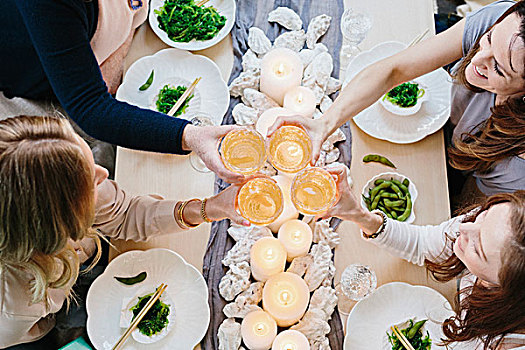 俯视,四个人,分享,食物,盘子,寿司,桌面布置,庆贺