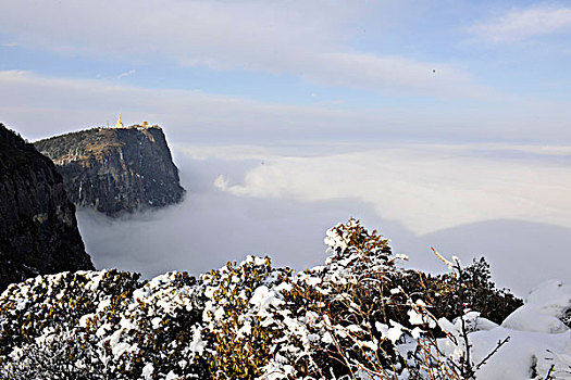 四川峨眉山金顶云海日出雪景