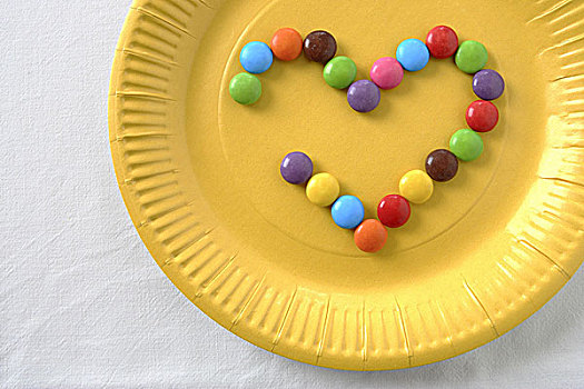 纸板,盘子,心形,序列,纸盘,黄色,可爱,糖果,巧克力,糖豆,多彩,象征,喜爱,爱情象征,概念,示爱,孩子