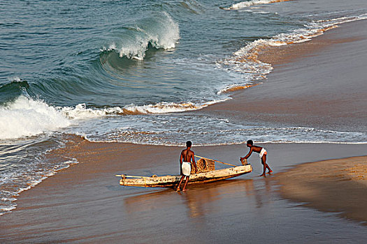 两个,本地人,简单,捕鱼,船,海滩,南,科瓦拉姆,海岸,喀拉拉,南印度,印度,亚洲