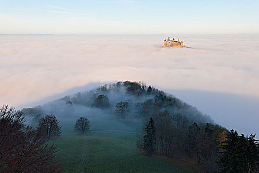城堡,晨光,薄雾,秋日树林,巴登符腾堡,德国,欧洲