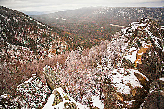 积雪,石头,山,乡村,俄罗斯