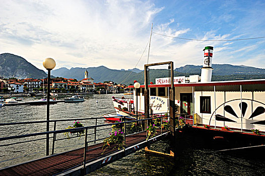 城镇风光,划船,蒸汽船,船,餐馆,马焦雷湖,意大利,欧洲