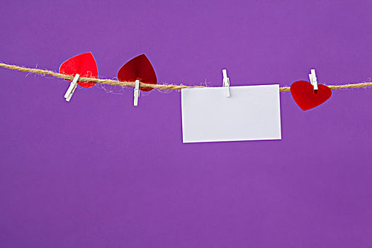 留白,卡片,红色,心形,悬挂,绳索,紫色背景