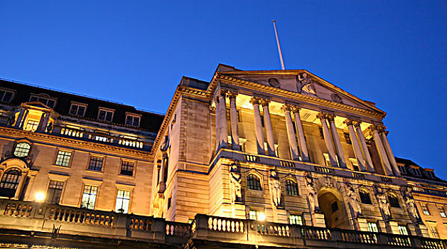英格兰银行,黄昏,仰视