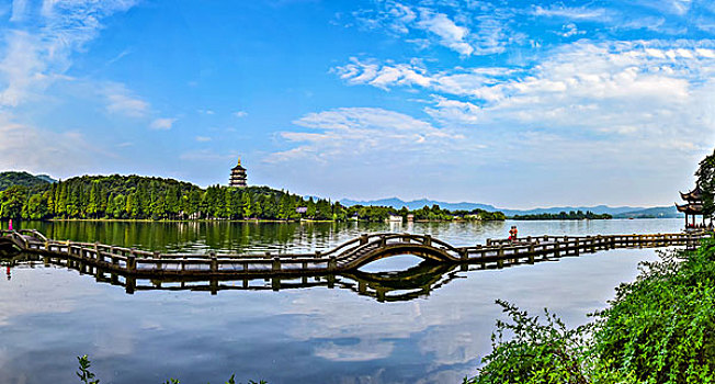 杭州西湖风光雷峰塔与双投桥