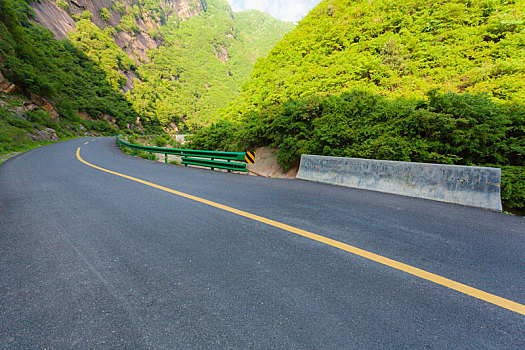 陕西秦岭山区公路