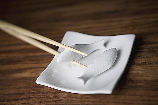特写,两个,筷子,拿着,小雕像,鱼