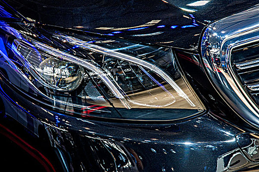 2017重庆汽车展展示的轿车大灯,尾灯,后视镜,方向盘局部