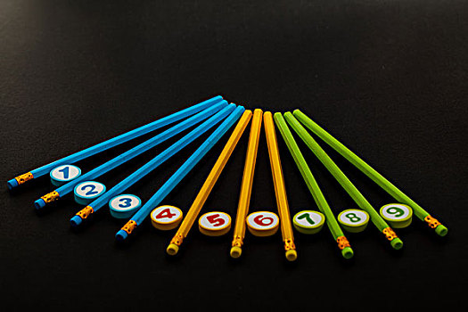 彩色铅笔和数字橡皮