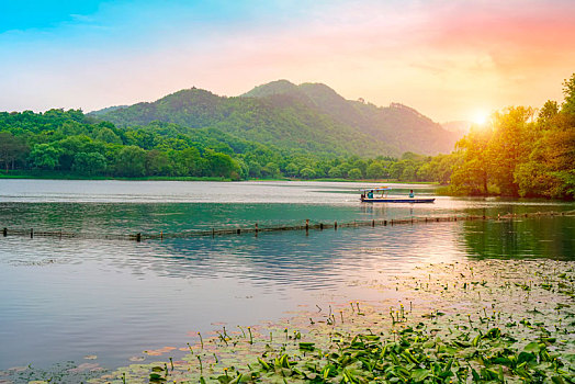 美丽的山水风景湖泊云彩