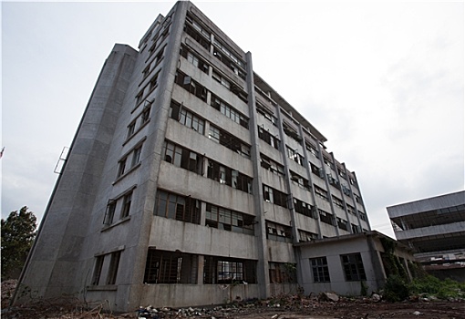 废弃的工厂大楼