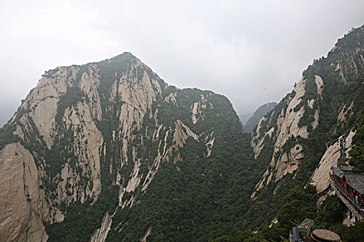 雨中华山