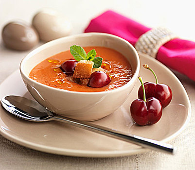 酸辣冷汤,樱桃,西红柿