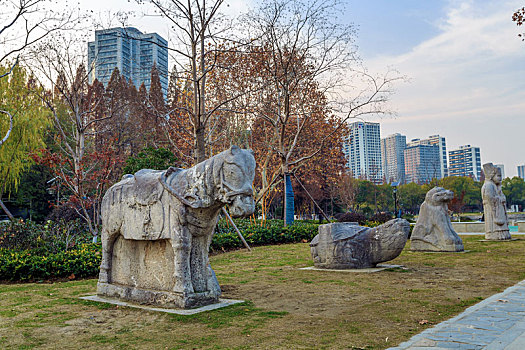 南京绣球公园内的石像生