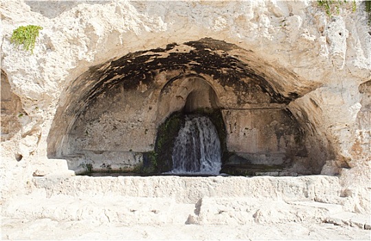 洞穴,锡拉库扎