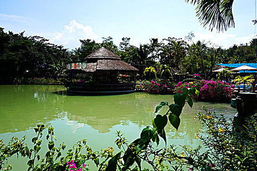 越南芽庄温泉中心优美景致和特色泥浆浴