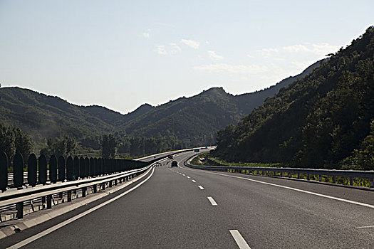 平坦干净的高速公路