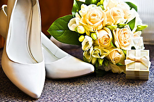 婚戒,收件箱,花束,玫瑰,高跟鞋