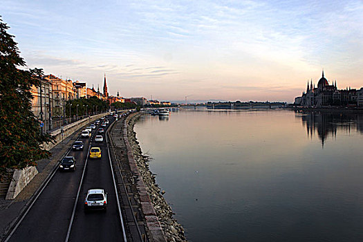 布达佩斯,多瑙河畔
